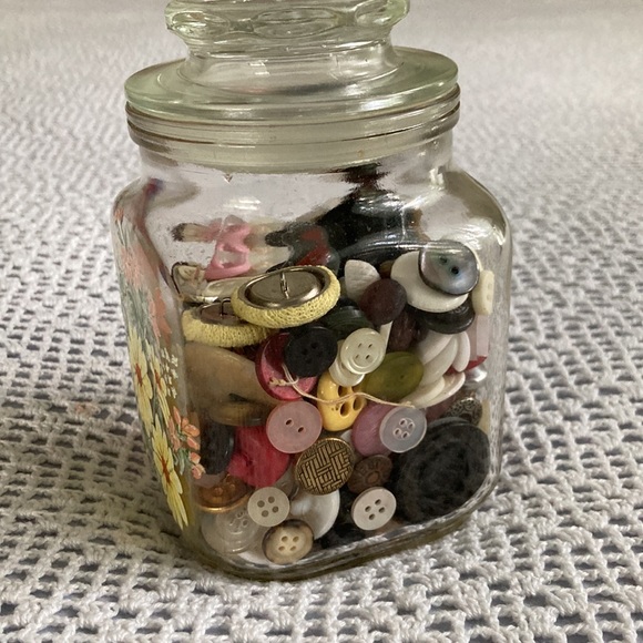 Hand Painted Vintage Canister With 2 cups of vintage buttons inside - Picture 5 of 10